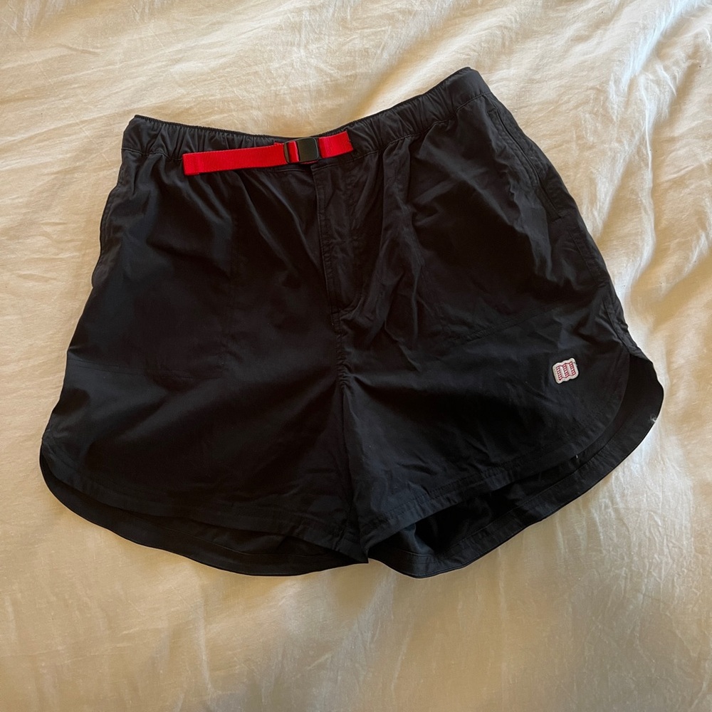 LIKE NEW Topo Design River short
